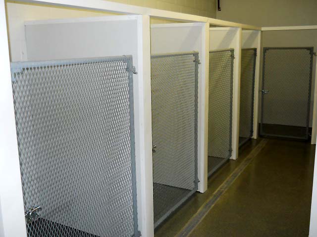 Our dog kennels. Large dog runs,
        separate from the kitties, make it a stress-free environment for
        all the patients that stay with us.